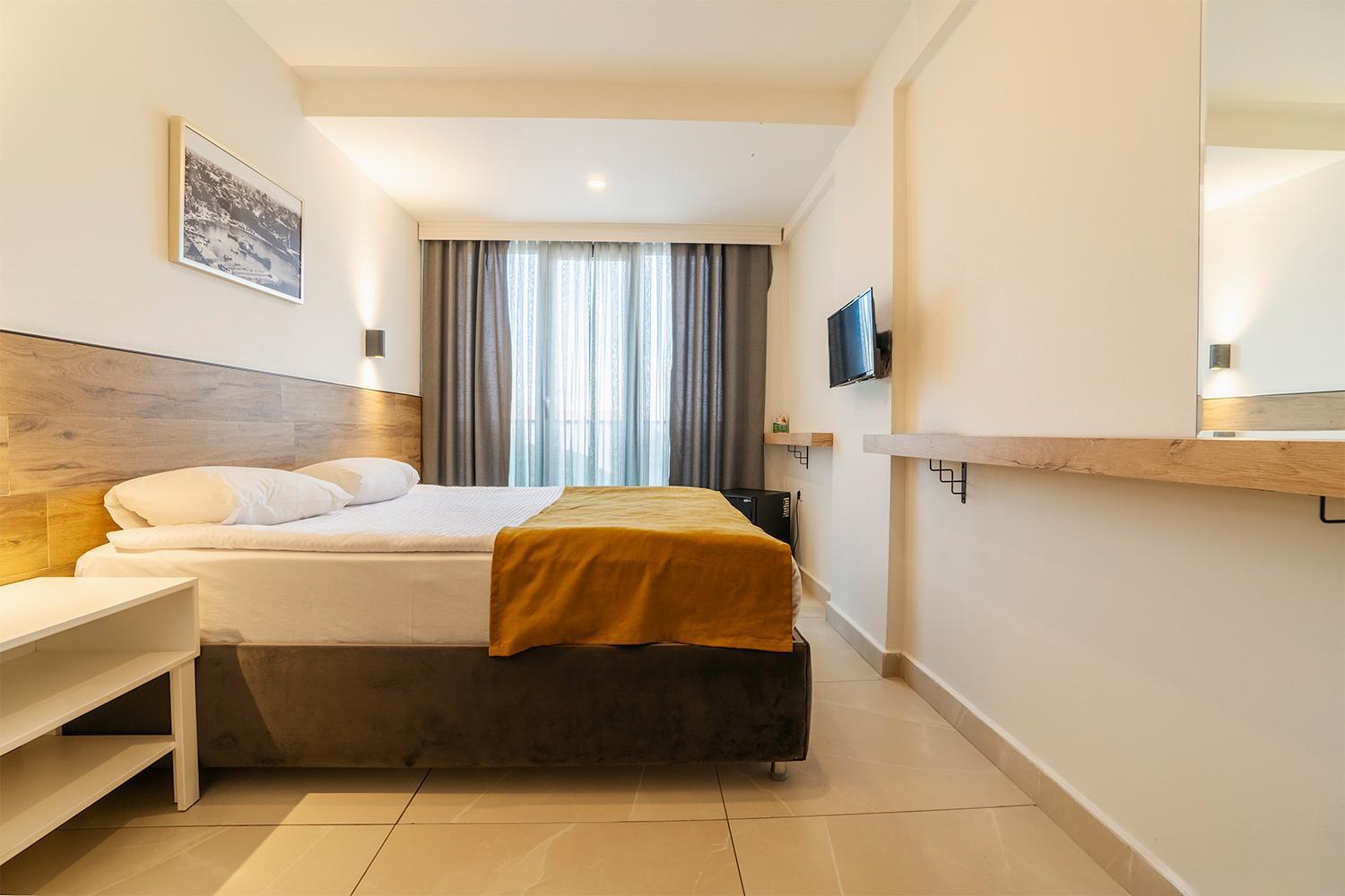 Tut Hotel Анталья Экстерьер фото