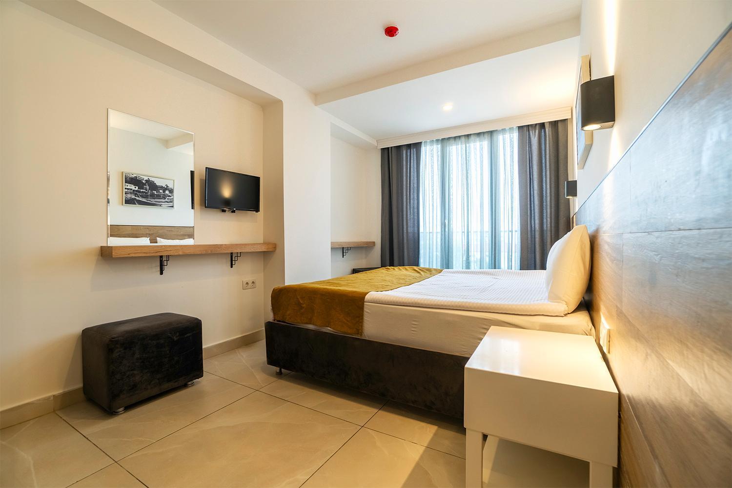 Tut Hotel Анталья Экстерьер фото